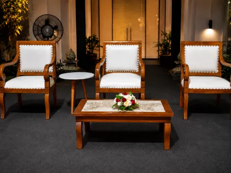 Sewa Meja VIP Kayu